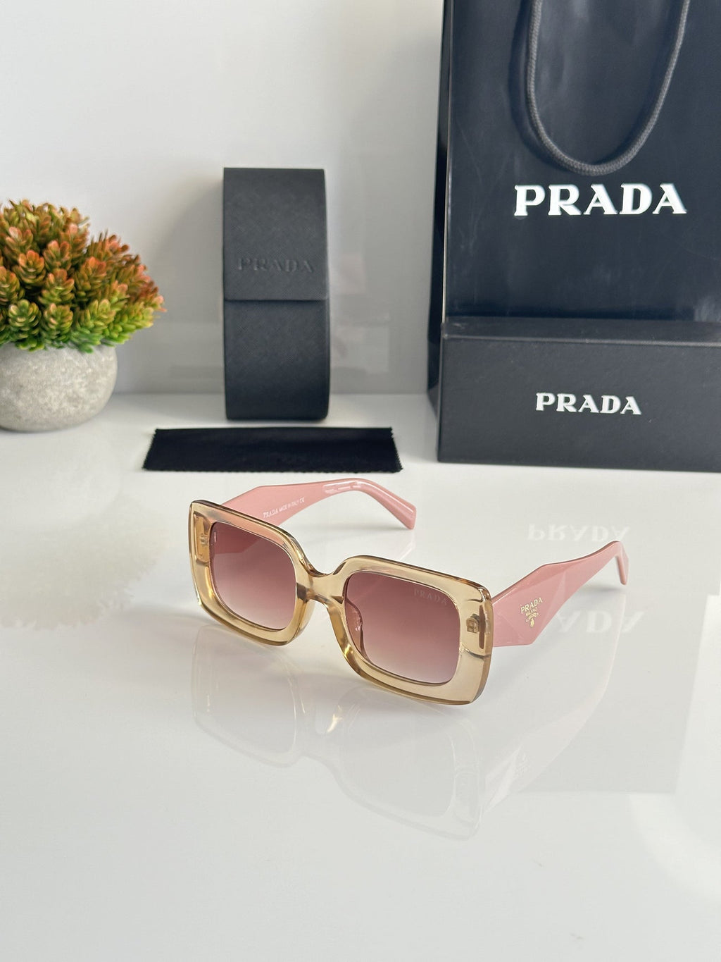Prada_WMNS_9924_Pink
