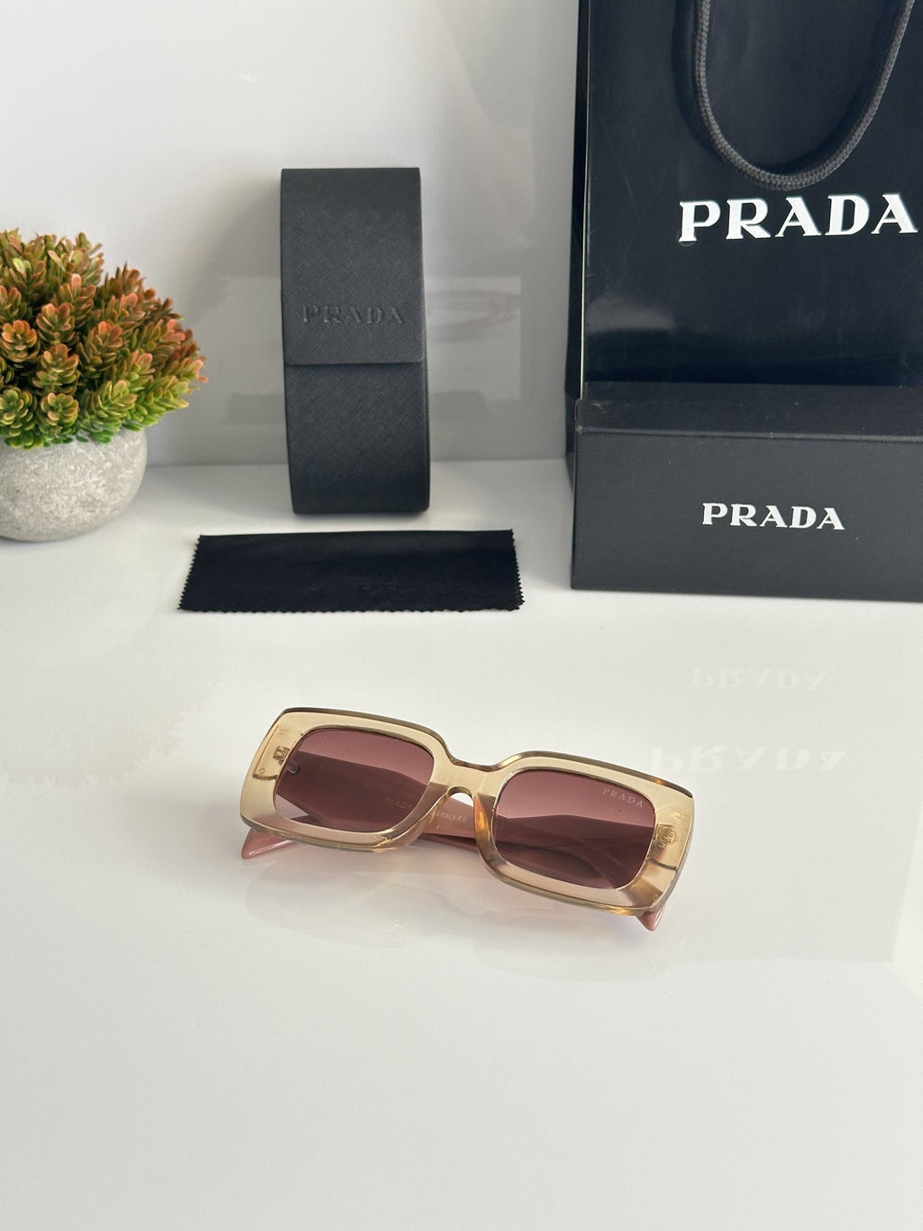 Prada_WMNS_9924_Pink