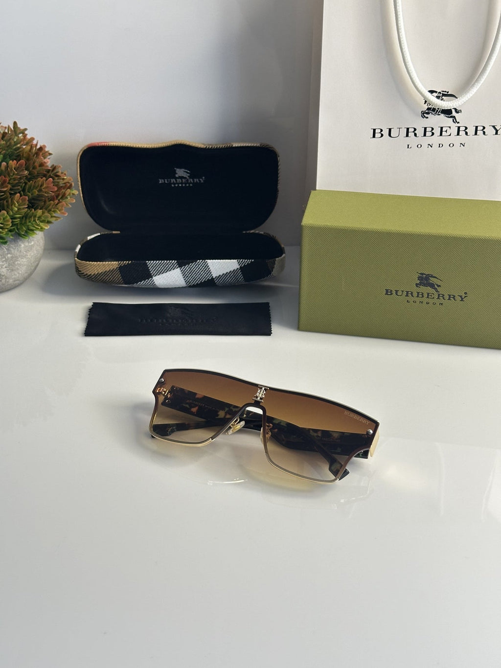 Gucci_0976_transparent_silver