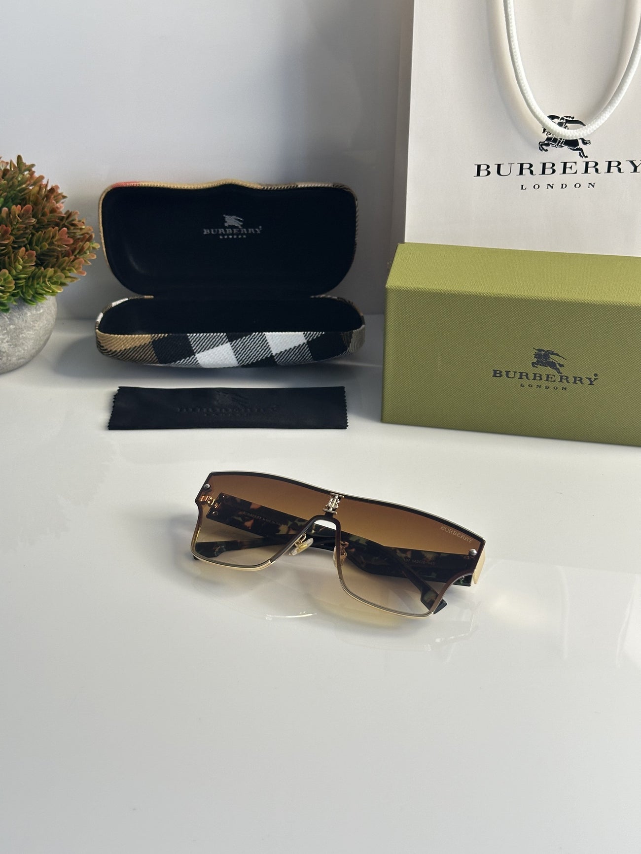 Gucci_0976_transparent_silver