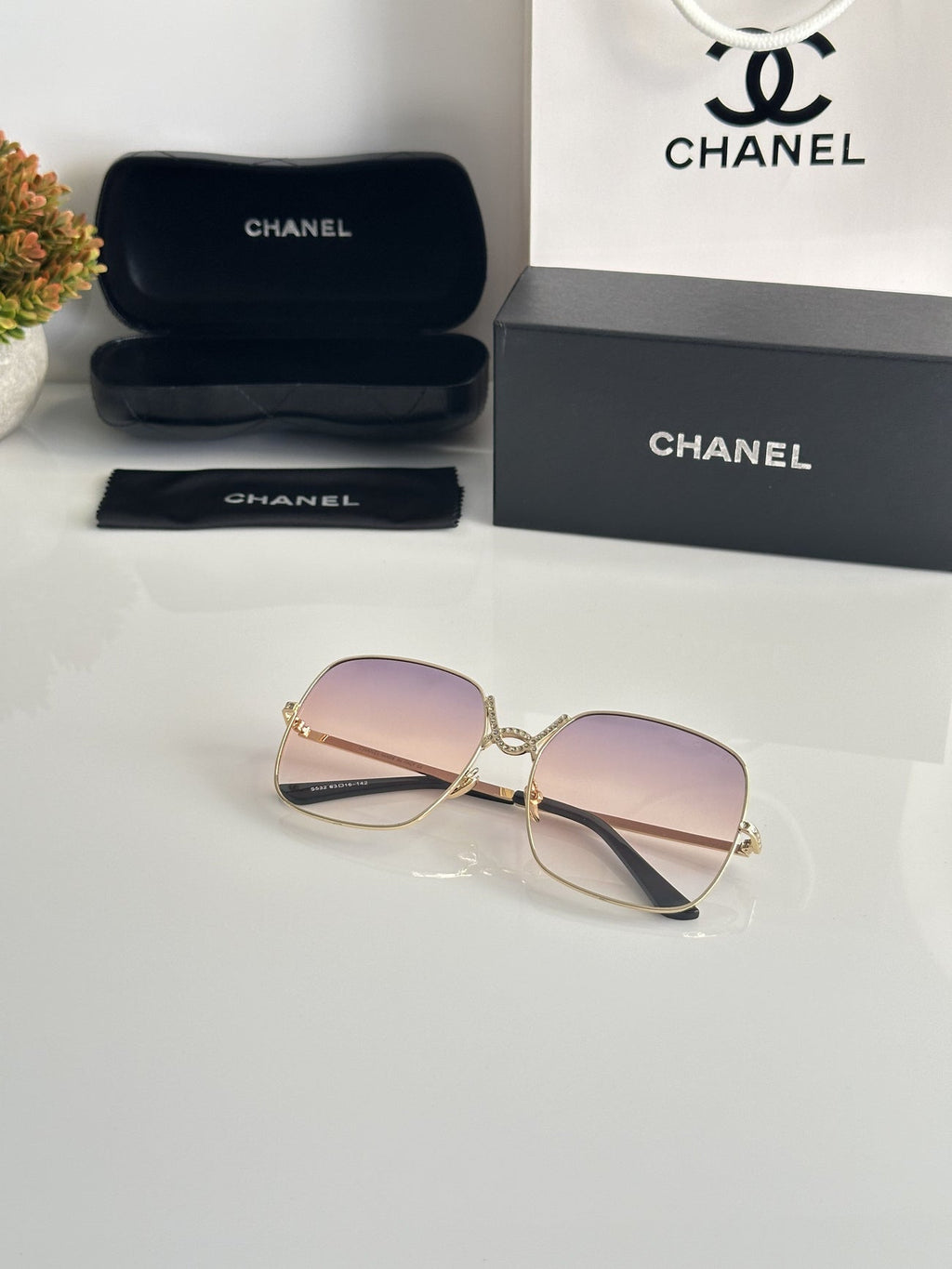 Chanel_WMNS_5532_Gold_Pink