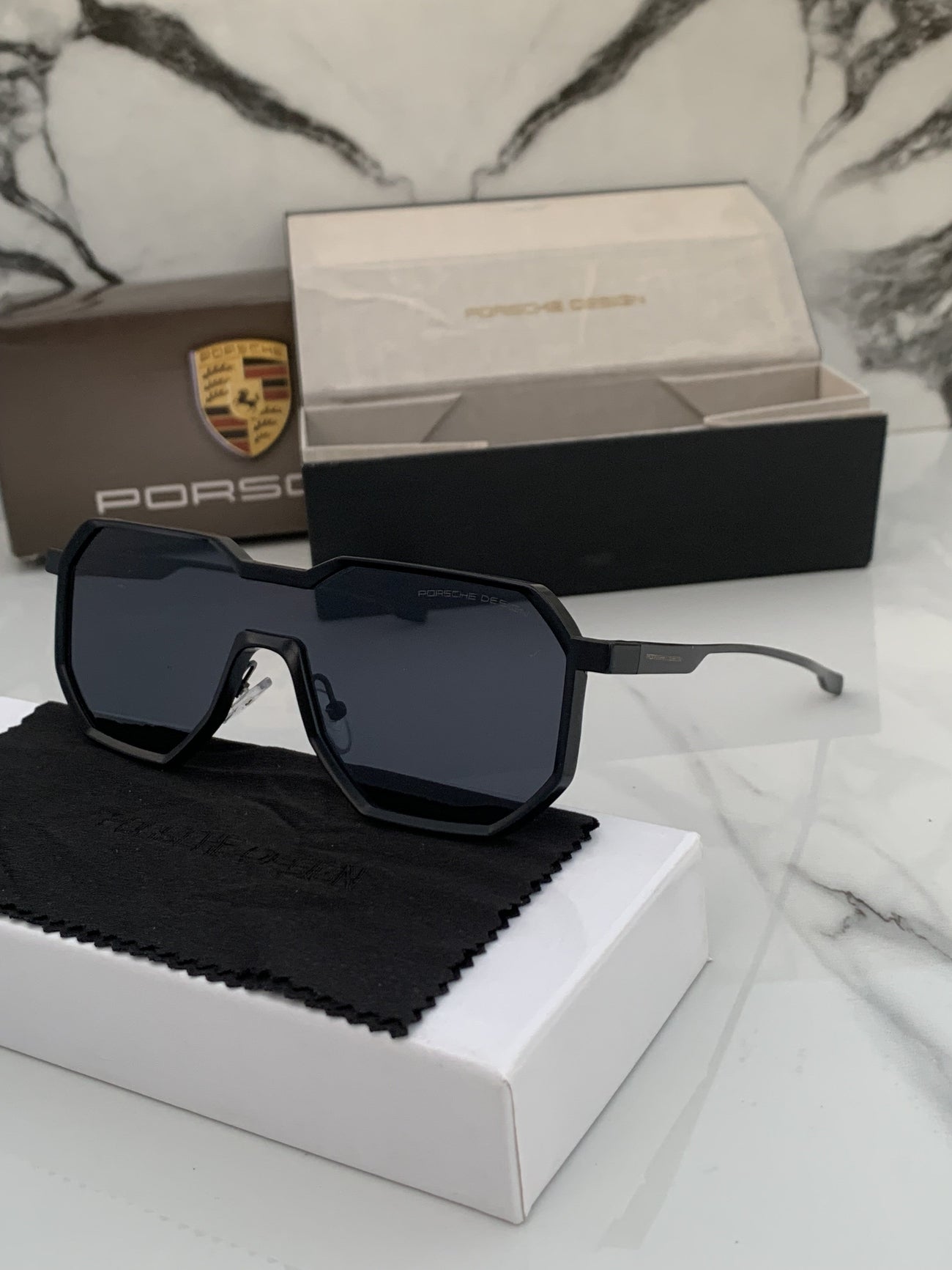Porsche_design_98145_full_black