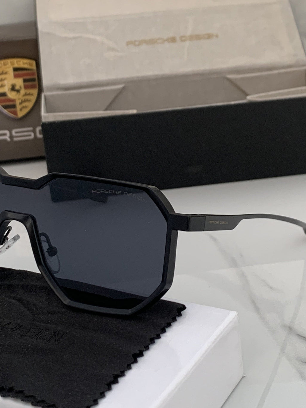 Porsche_design_98145_full_black