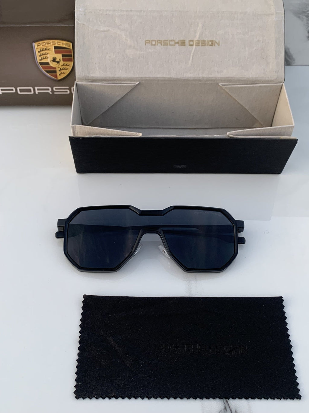 Porsche_design_98145_full_black