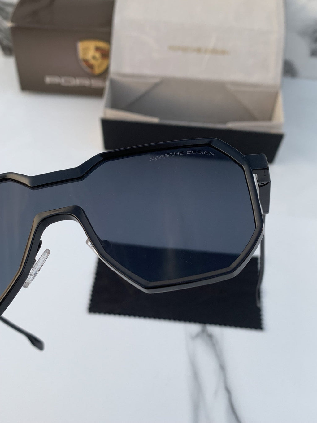 Porsche_design_98145_full_black