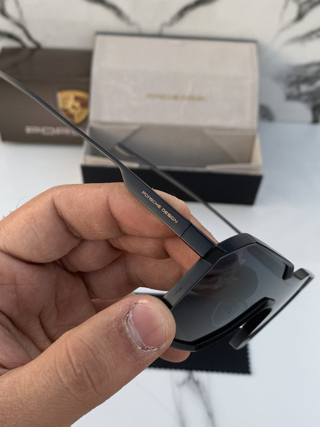 Porsche_design_98145_full_black