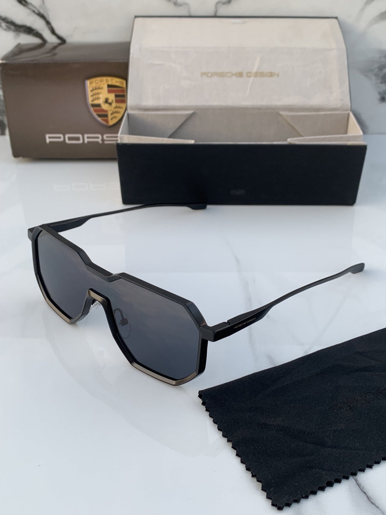 Porsche_design_98145_full_black