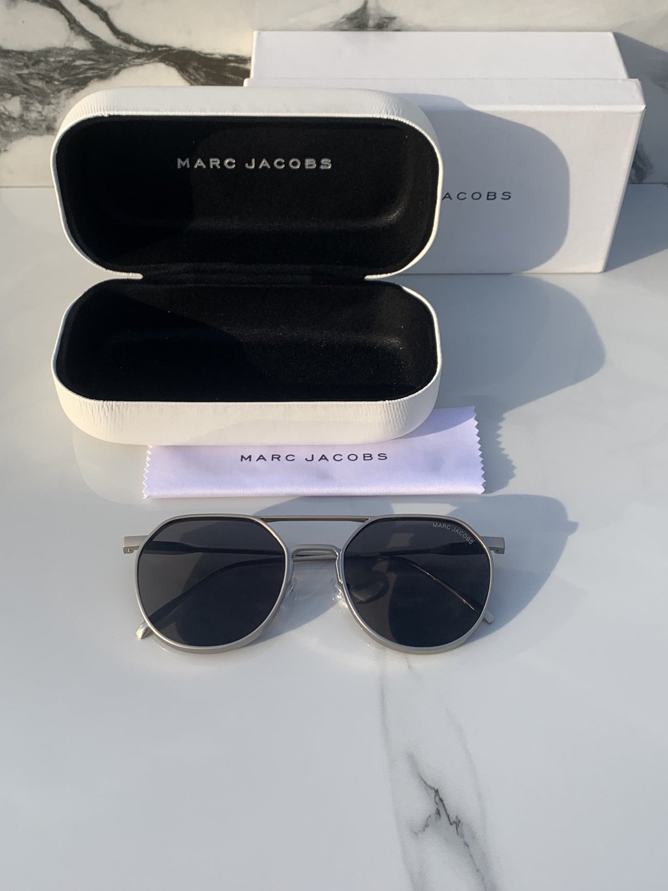 Marc_jacobs_metal_silver_black