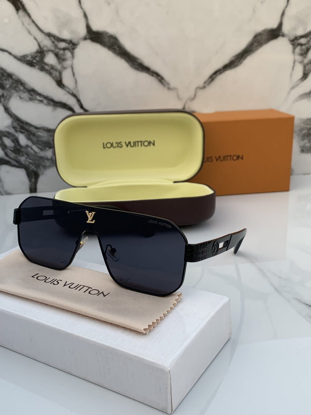 Louis_vuitton_129_full_black