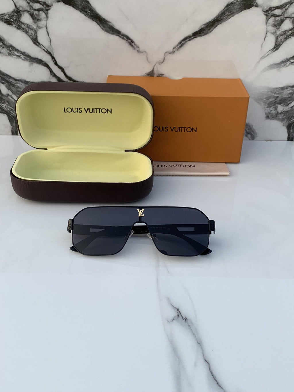 Louis_vuitton_129_full_black