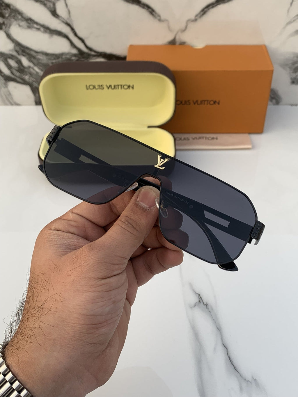 Louis_vuitton_129_full_black