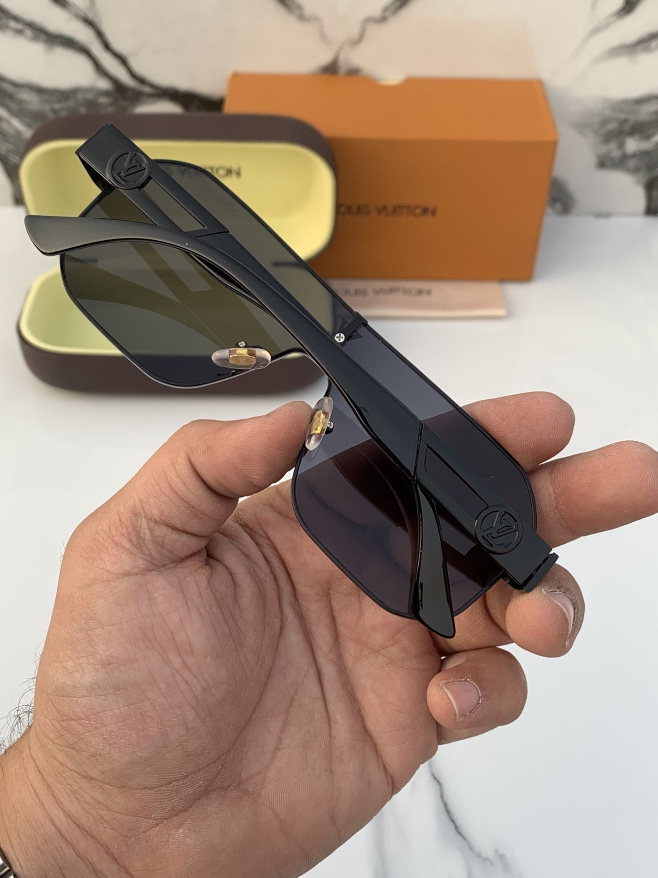 Louis_vuitton_129_full_black