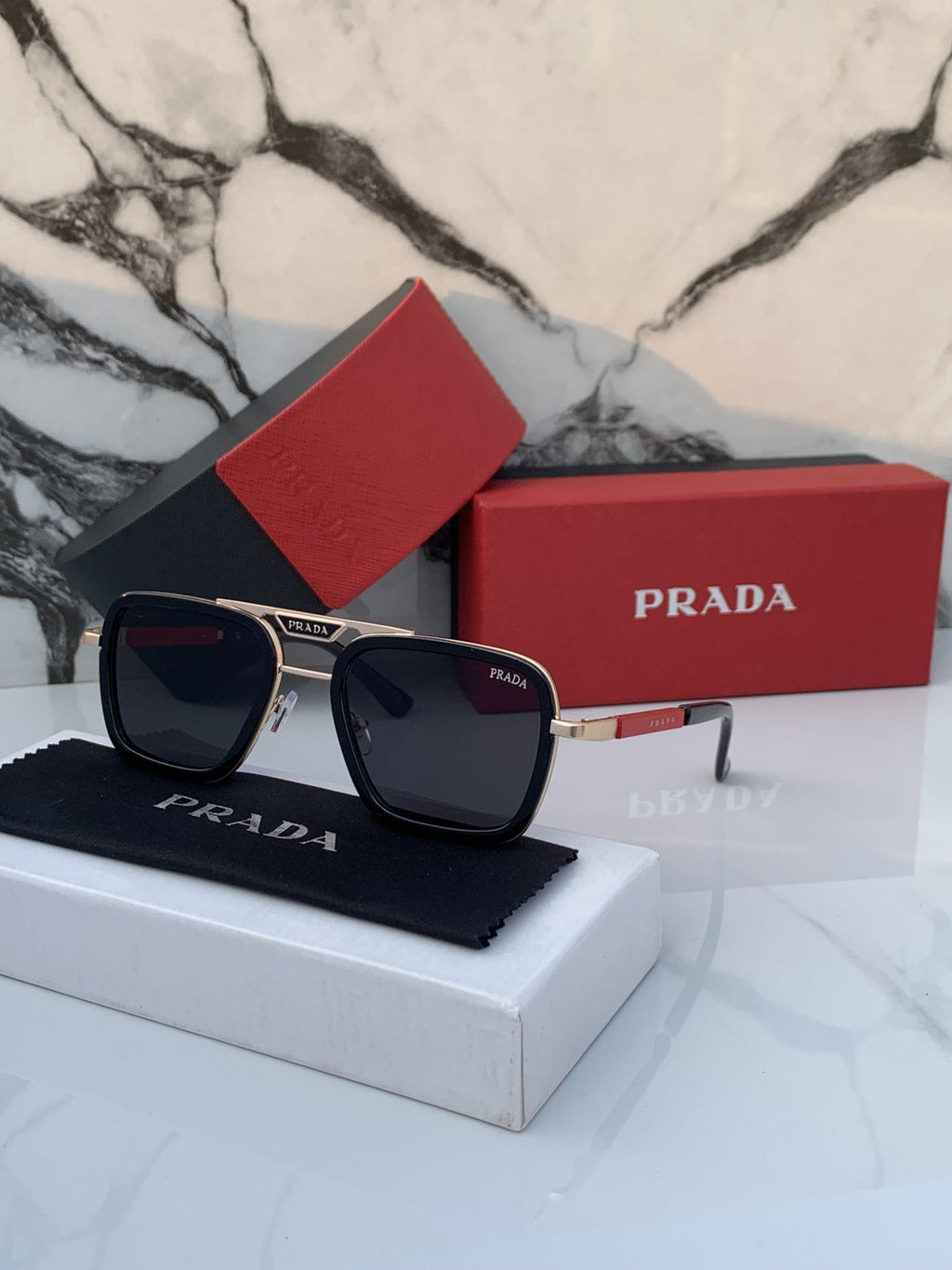 Prada_68805_gold_black