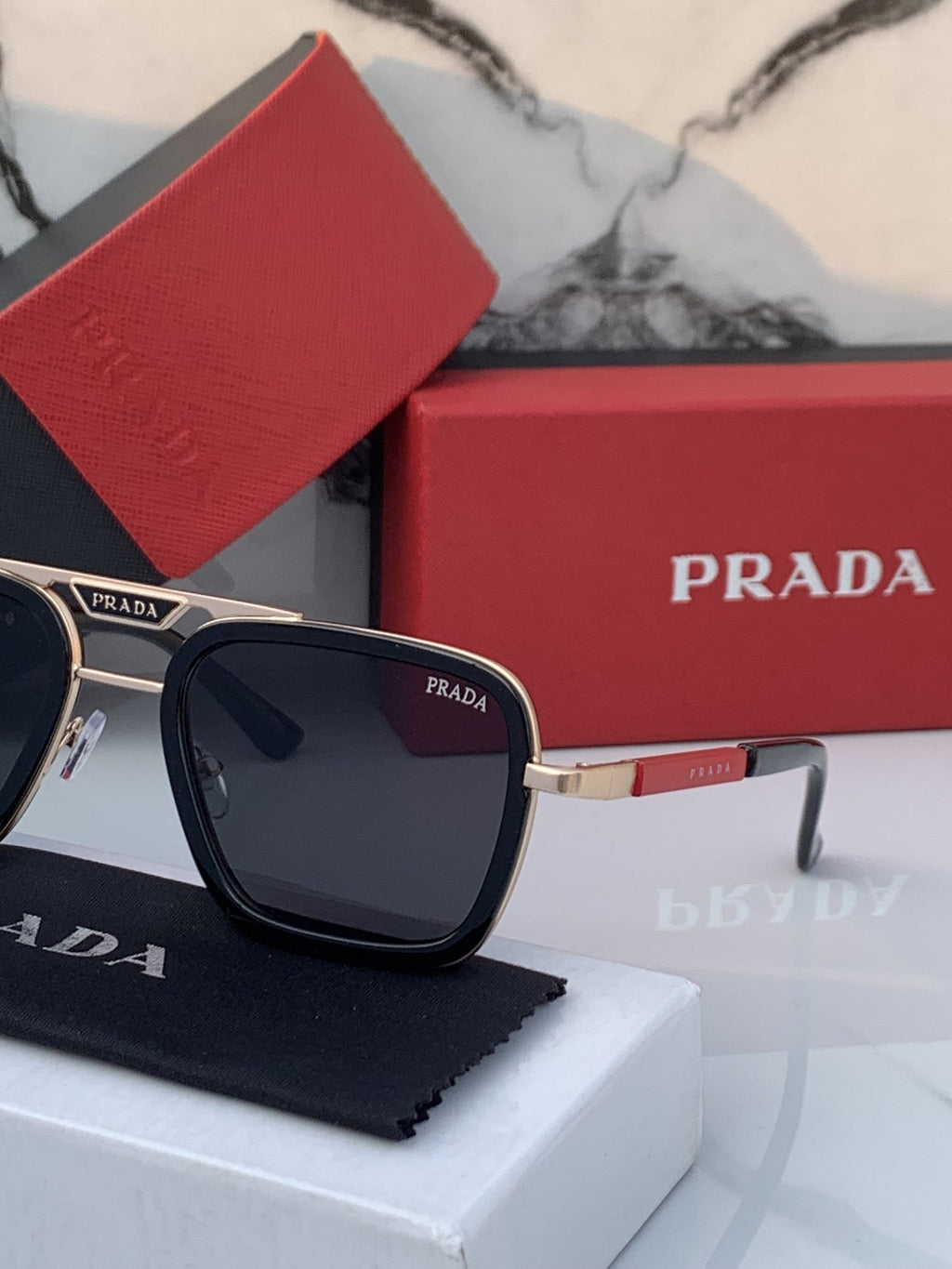Prada_68805_gold_black