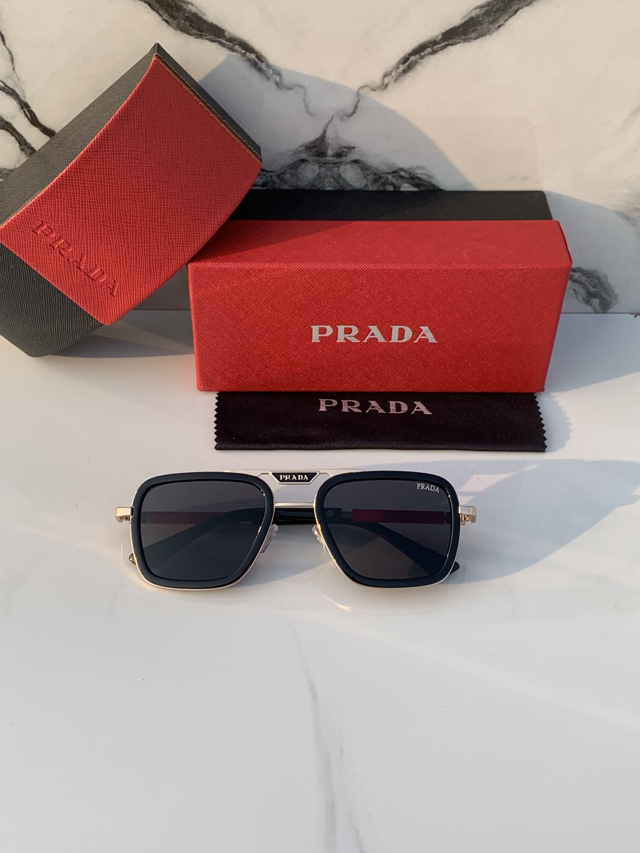 Prada_68805_gold_black