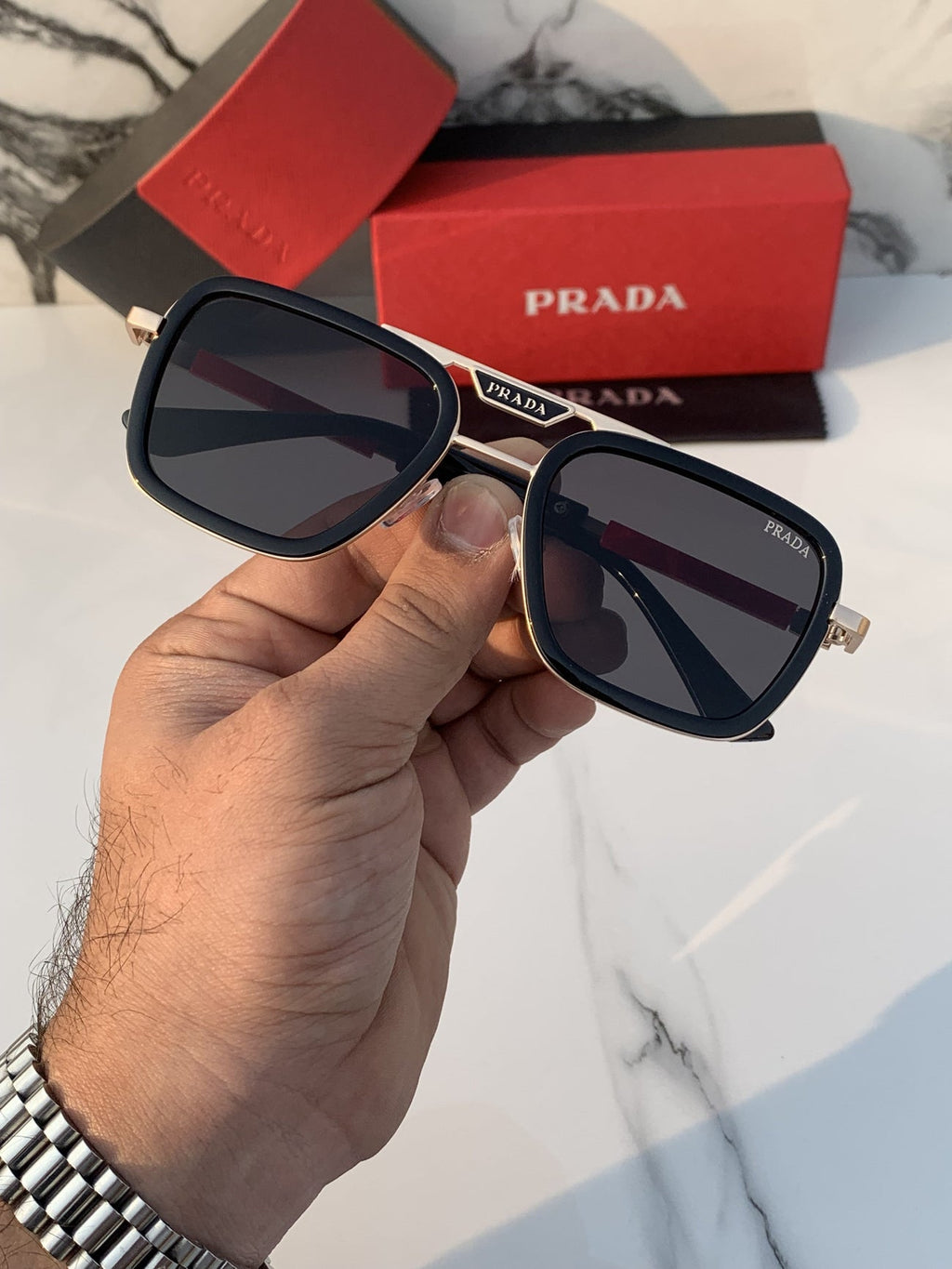 Prada_68805_gold_black