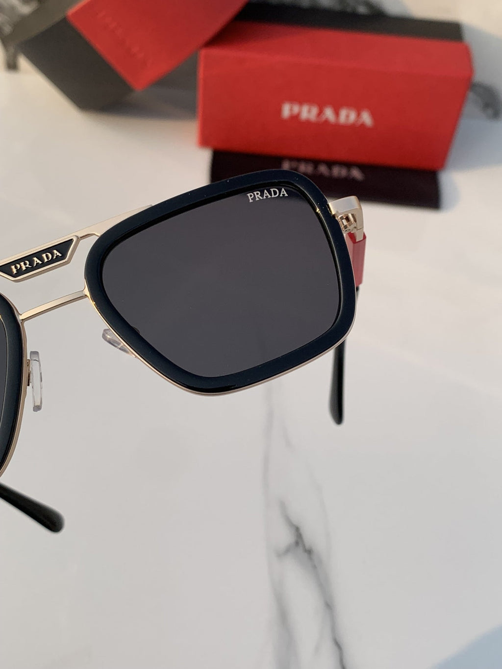 Prada_68805_gold_black