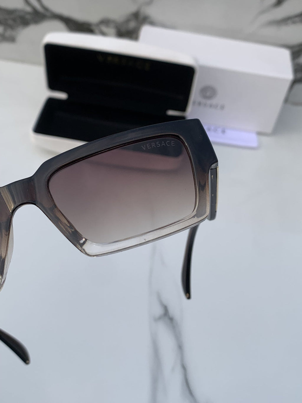 Versace_127_brown_white