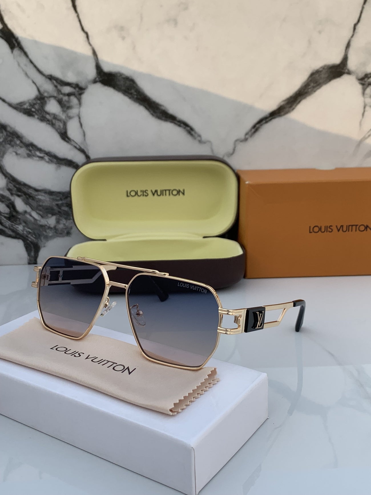 Louis_vuitton_798_sea_green_square