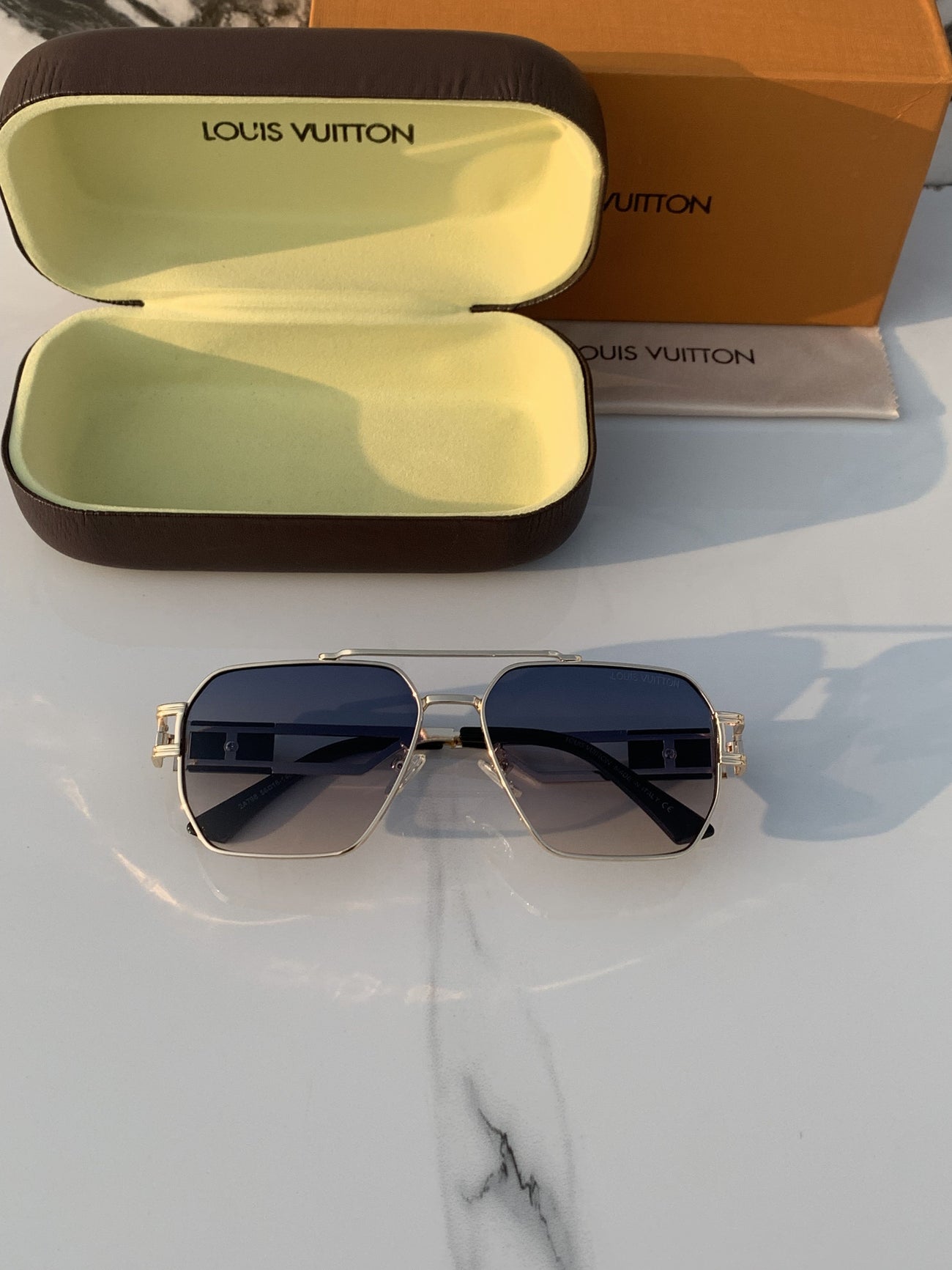 Louis_vuitton_798_sea_green_square