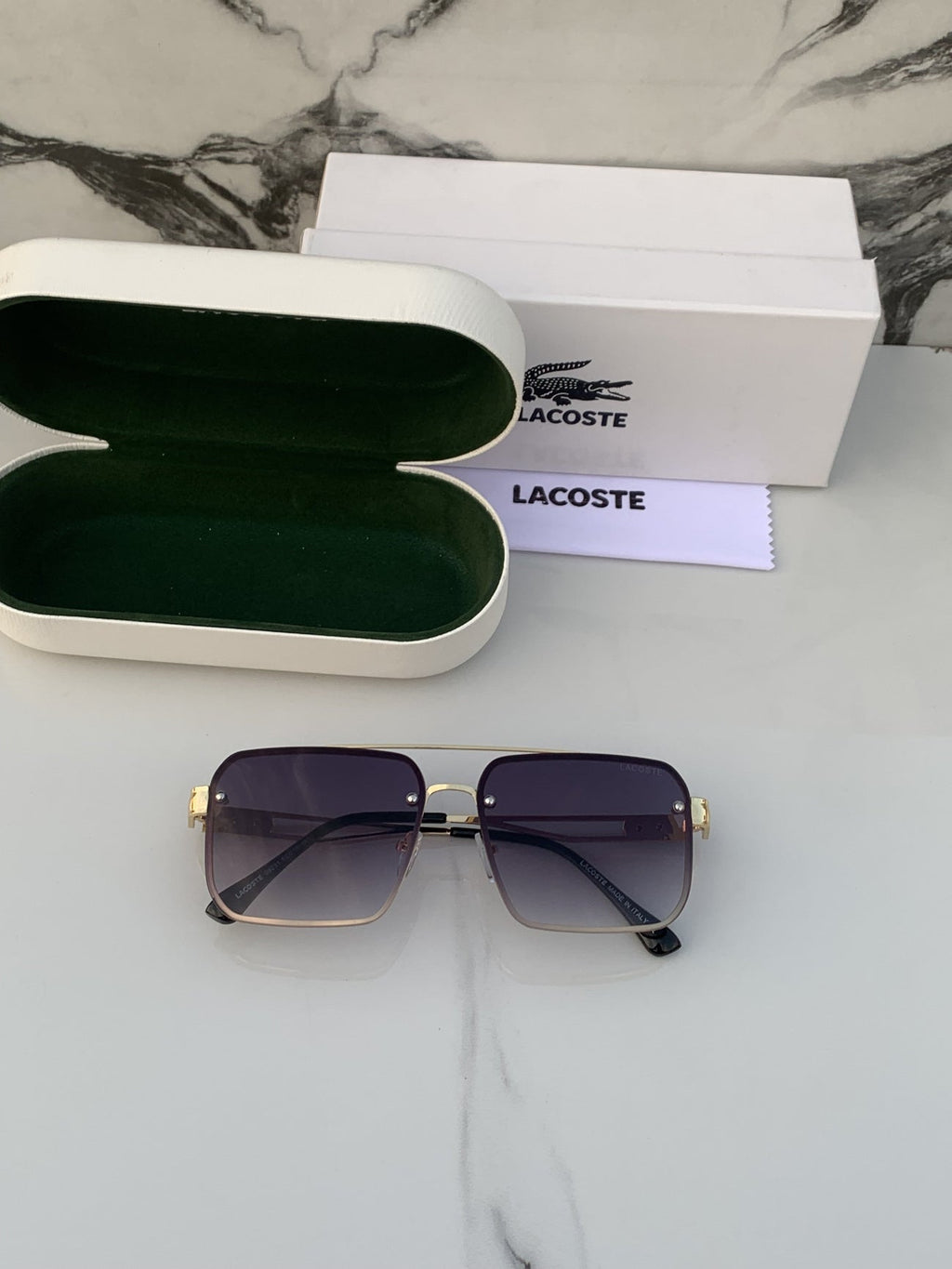 Lacoste_9231_gold_black