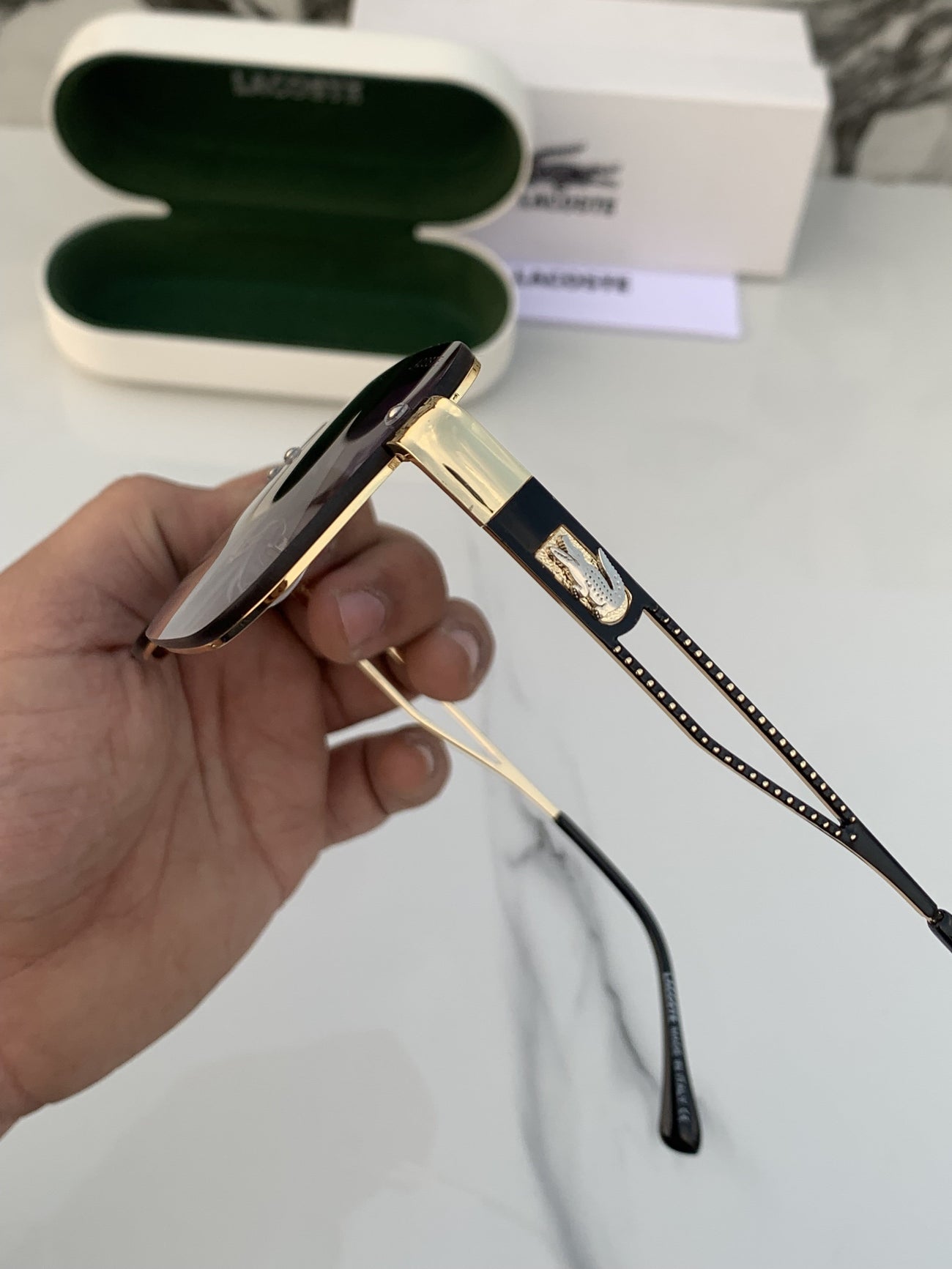 Lacoste_9231_gold_black