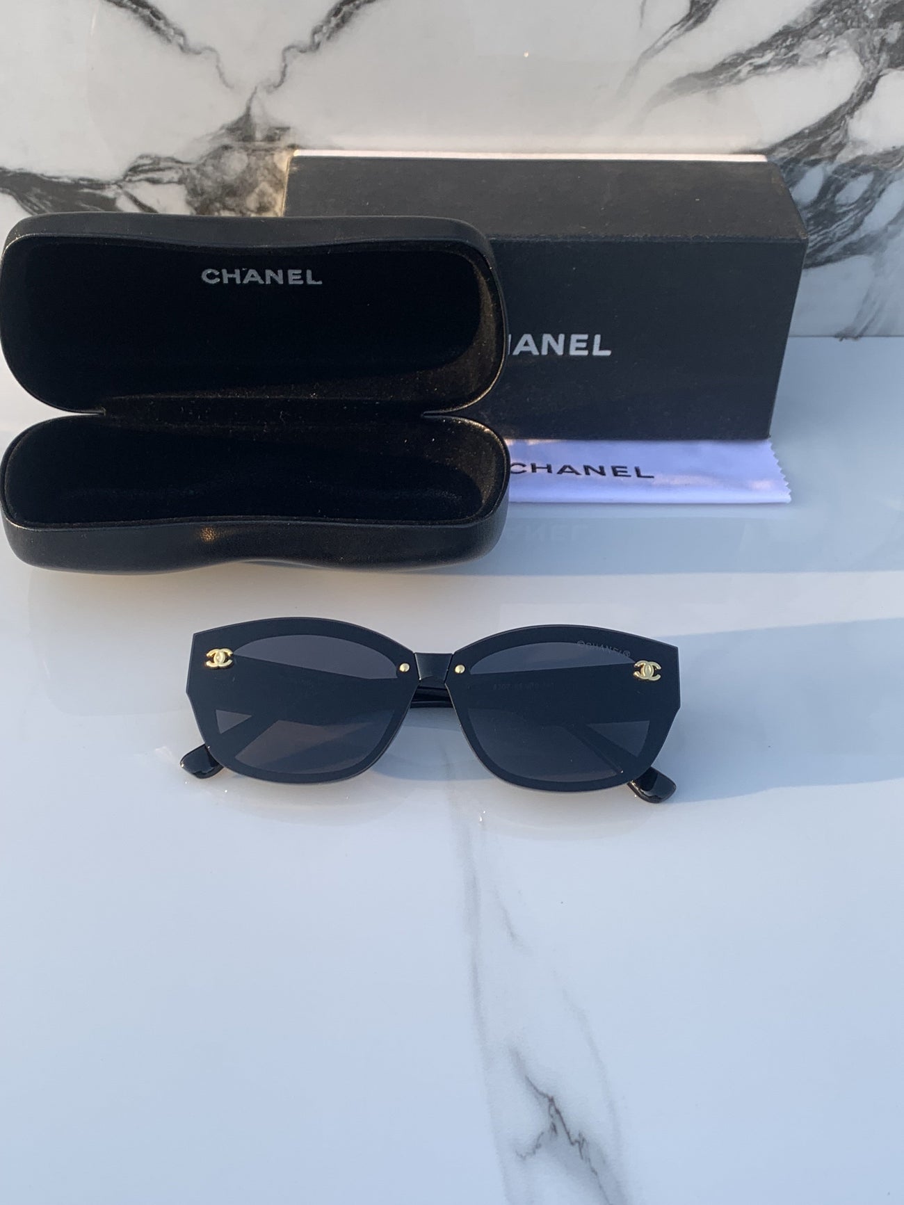 Chanel_8207_full_black