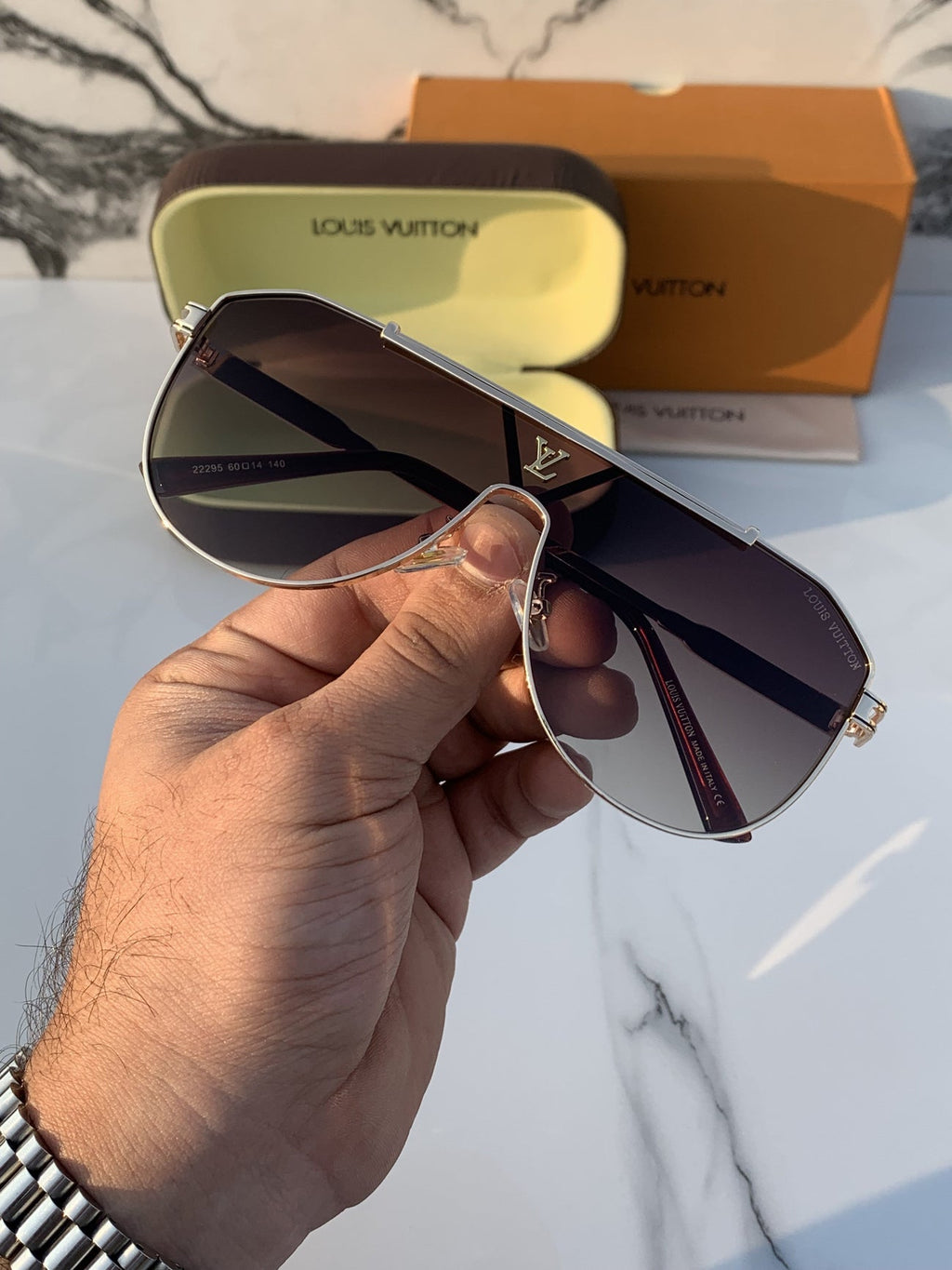 Louis_vuitton_22295_gold_brown