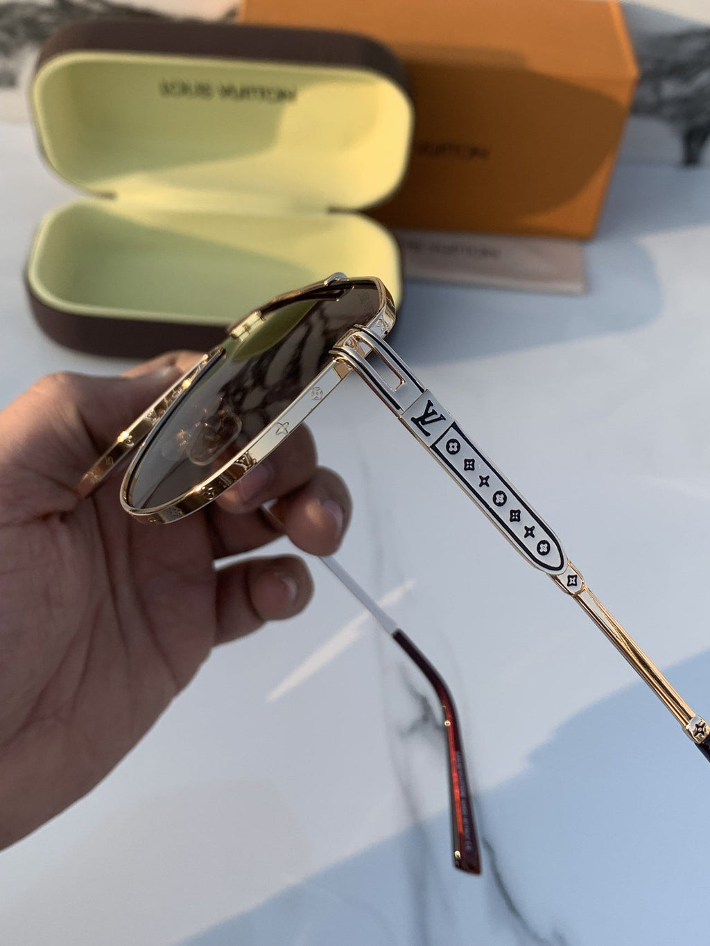 Louis_vuitton_22295_gold_brown