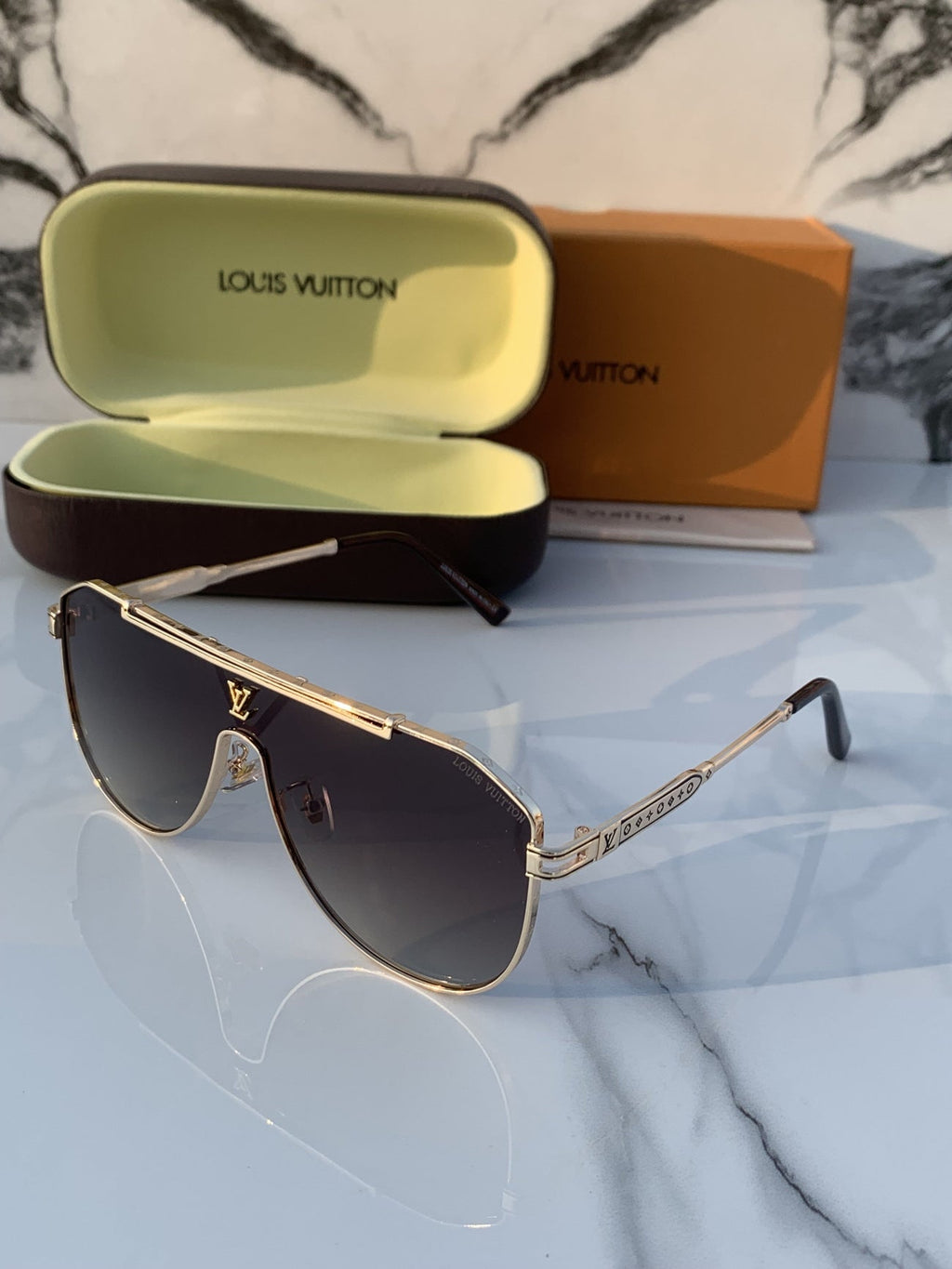 Louis_vuitton_22295_gold_brown