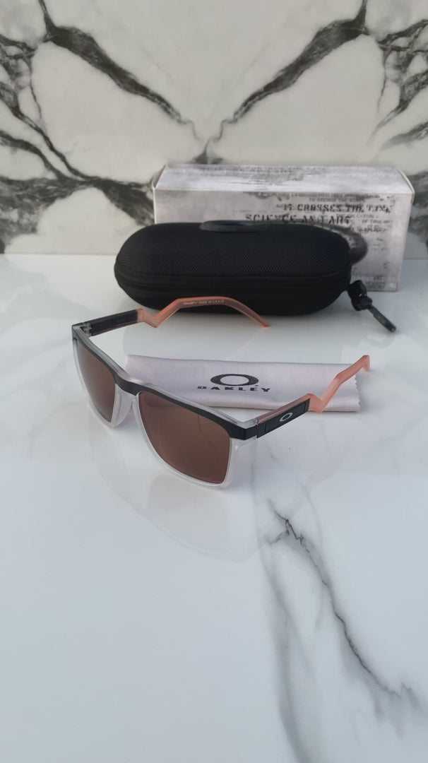 Oakley_83116_brown